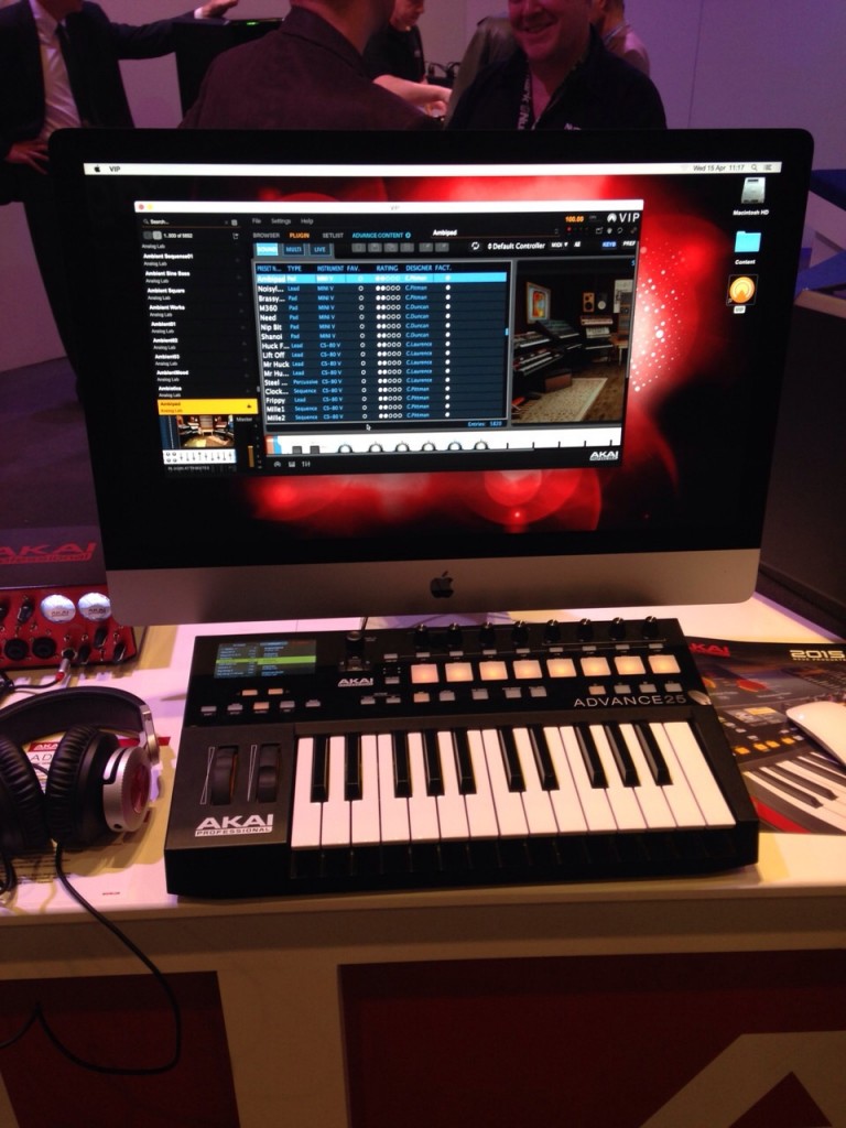 Akai Advance 25