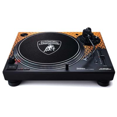 Technics SL-1200M7B Naranja Front Angle