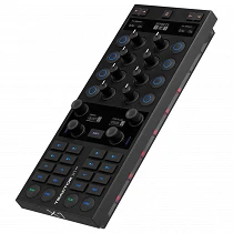 Native Instruments Traktor X1 MK3 Angle