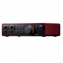 Focusrite Scarlett 2i2 4th Gen Angle